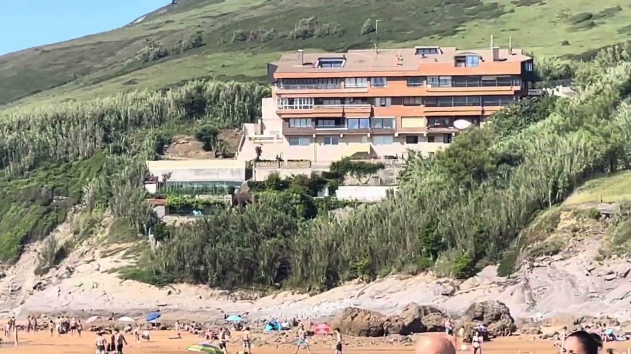 Bilbao (playa de muskiz)🌊🌊🌊🌊🌊🌳☘️☘️🌿🍀🏝️🌴🌴
