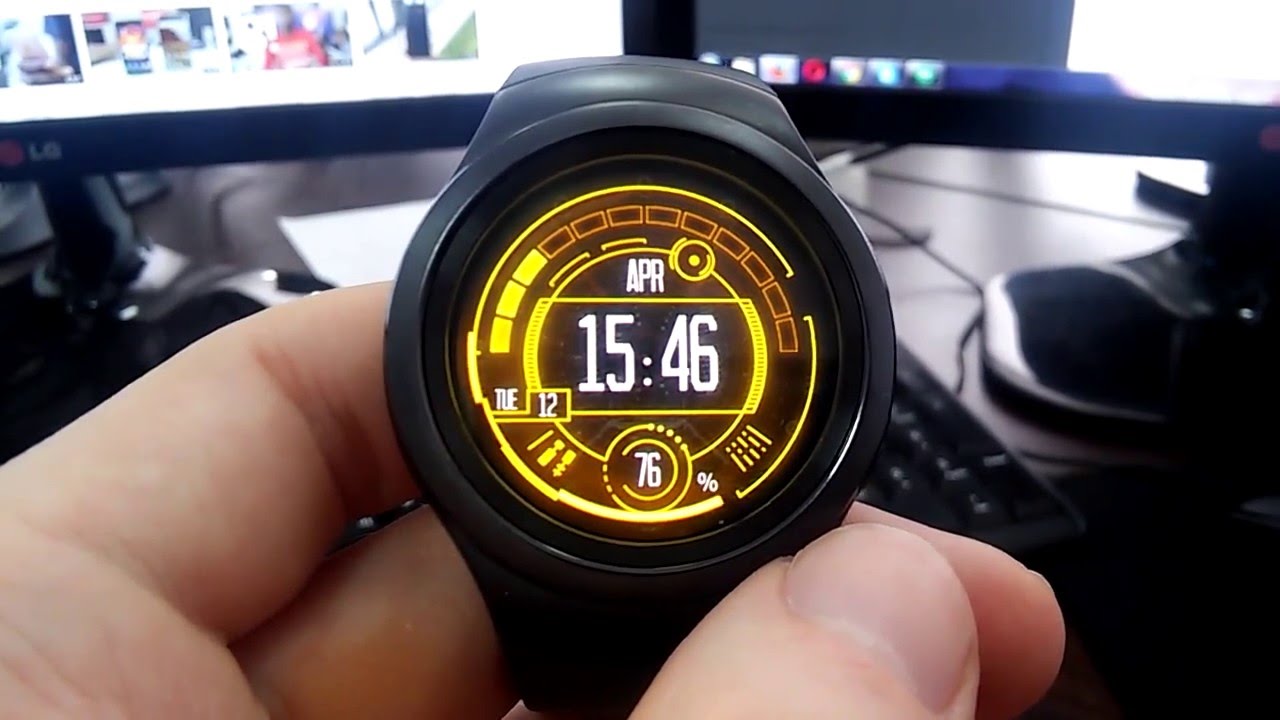 Watch Face: Neon in Yellow running on Samsing Gear S2