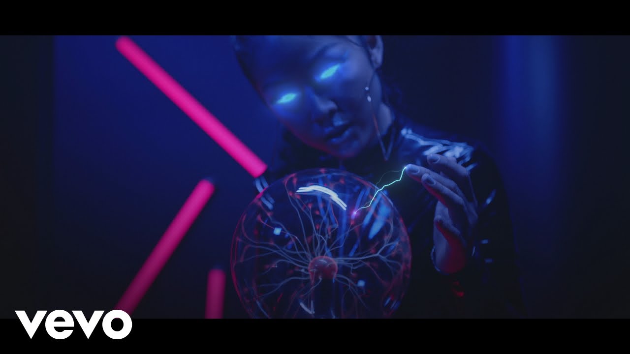 Maluma - Instinto Natural (Pseudo Video) ft. Sech