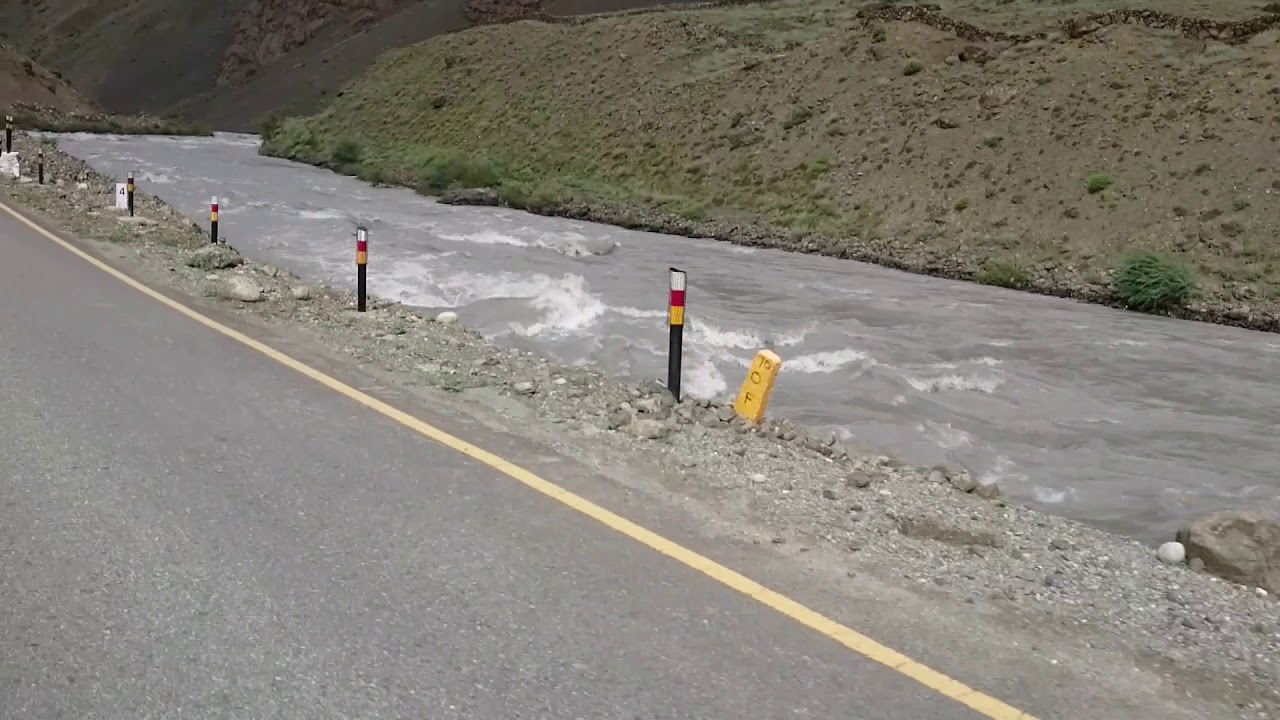 The road from Dras to Kargil along with the Dras River