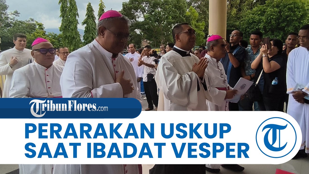 Pararakan Uskup Saat Ibadat Vesper Agung Menyongsong Tahbisan Uskup Larantuka Mgr. Hans Monterio