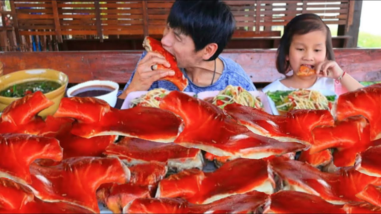 หมูหันหนังกรอบน้ำจิ้มรสเด็ดแกล้มผักสดแซ่บคักอีหลีครับพี่น้องMUKBANG EATING SHOW#โก้อีสานพาแดก