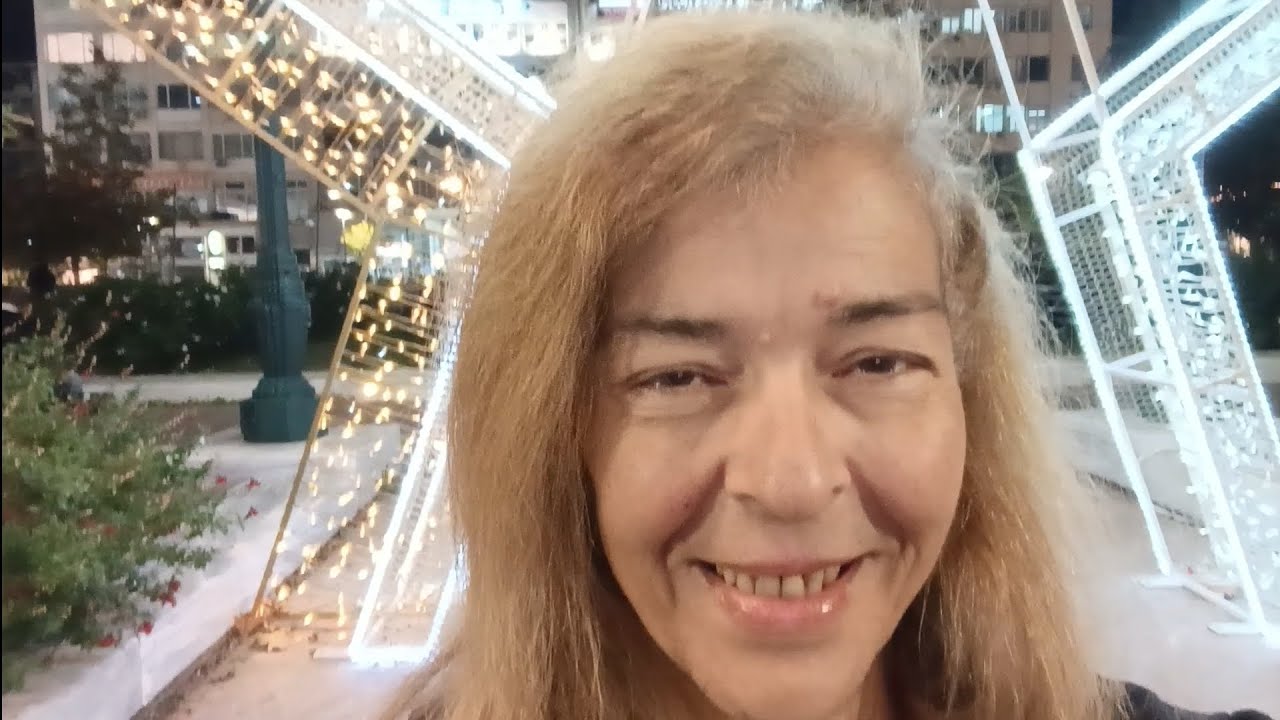 🎄 Βόλτα στον Στολισμένο Πειραιά + Έφτιαξα Σουτζουκάκια + Χαλβάς Σιμιγδαλένιος με Φιλέ Αμυγδάλου! 🎄