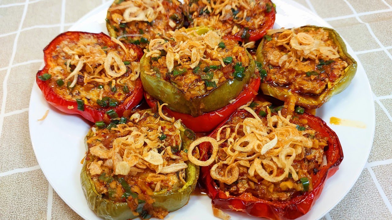 ỚT CHUÔNG NHỒI NẤM SỐT DẦU HÀO( Bell Pepper Stuffed With Mushrooms and Oyster Sause) Ngon tuyệt vời