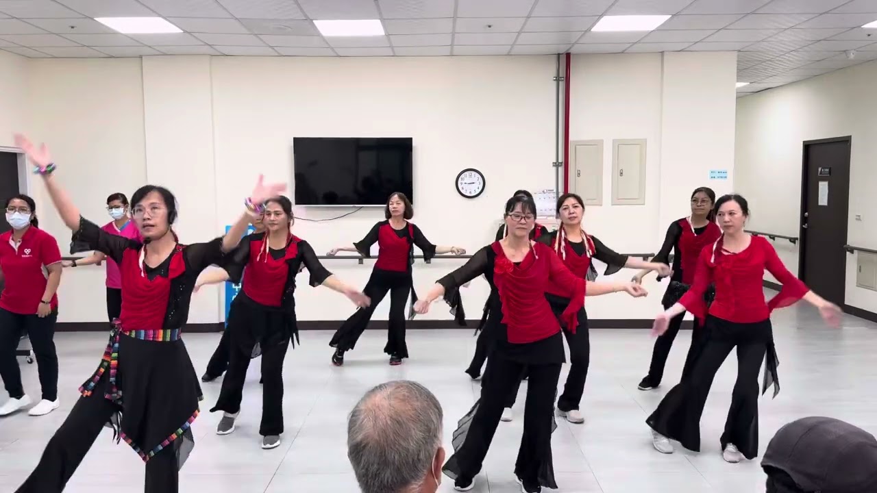 勝智老人公益演出-攙扶（編舞參考網路）