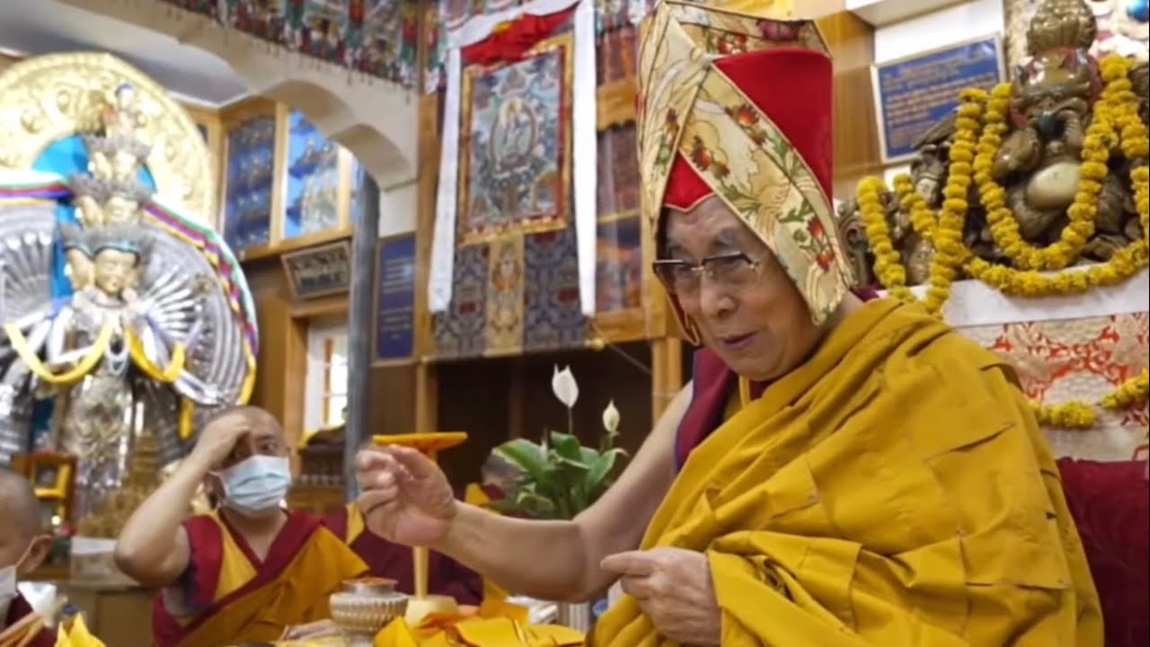 ༧གོང་ས་མཆོག་ལ་ས་སྐྱ་༧གོང་མ་ཁྲི་ཆེན་རིན་པོ་ཆེ་དབུ་བཞུགས་ཐོག་ས་སྐྱའི་ལྷ་སྡེ་མི་སྡེ་ཡོངས་ནས་བརྟན་བཞུགས།