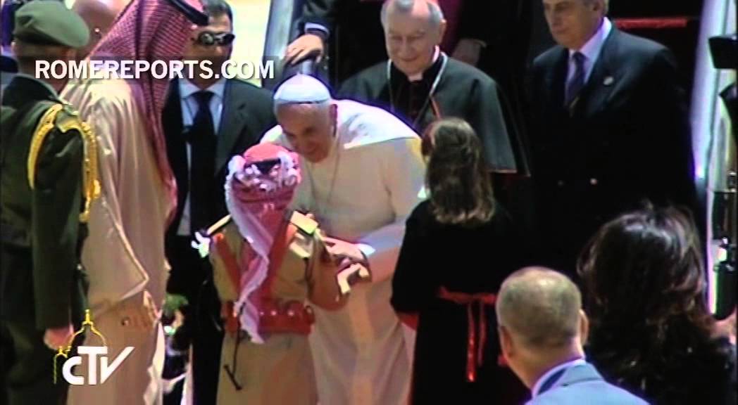 Pope Francis arrives in Jordan