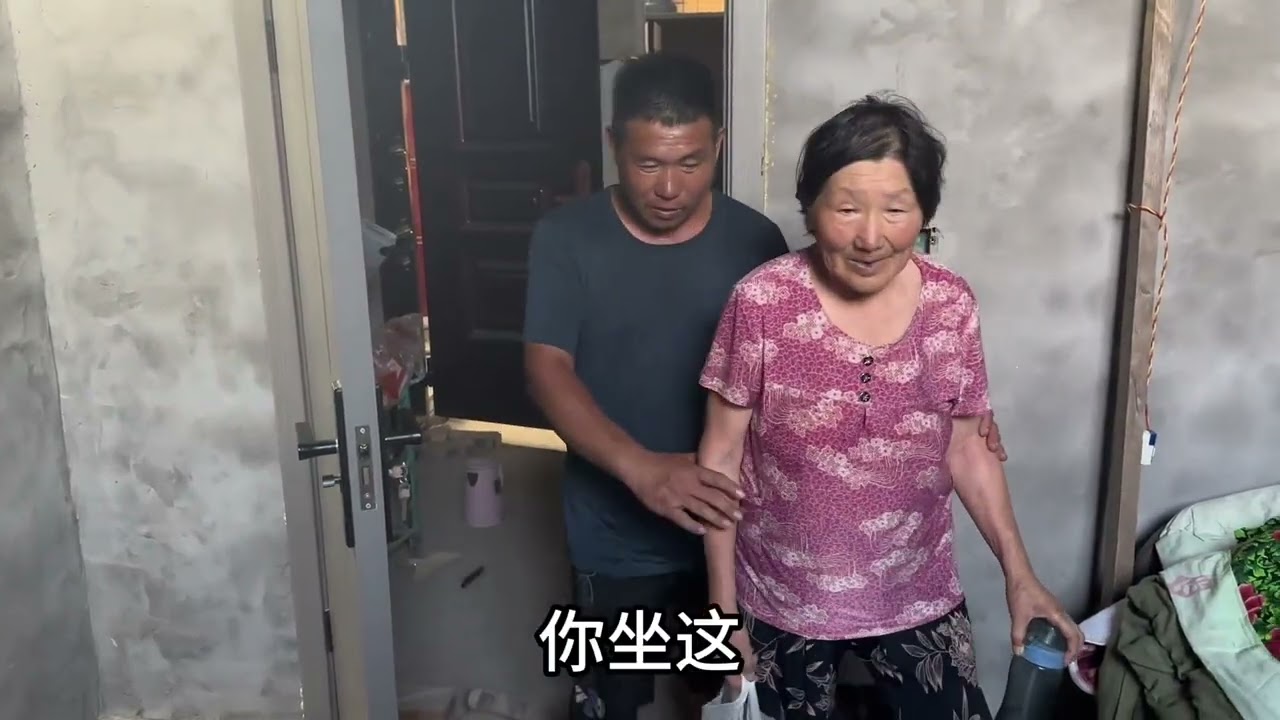 建华为补偿过错给母亲炖排骨。最最心疼你的还是你的父母。#我的乡村生活