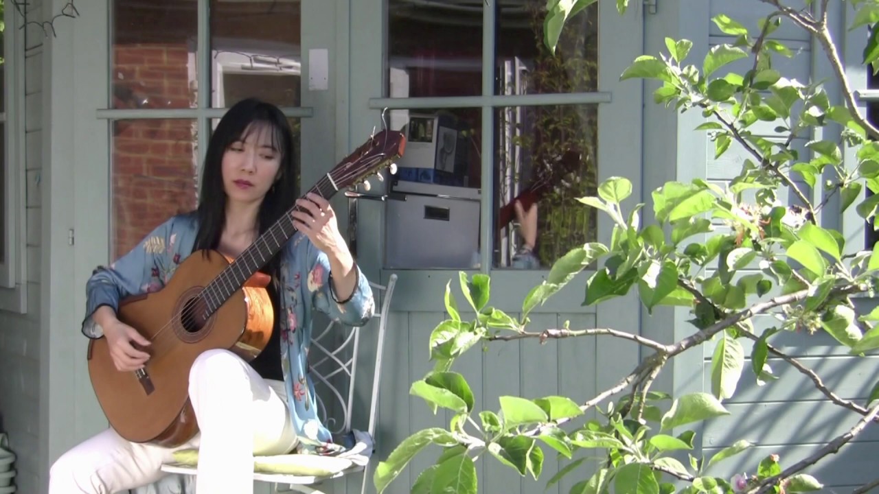 Xuefei Yang - Canción de Cuna (Berceuse) by Leo Brouwer