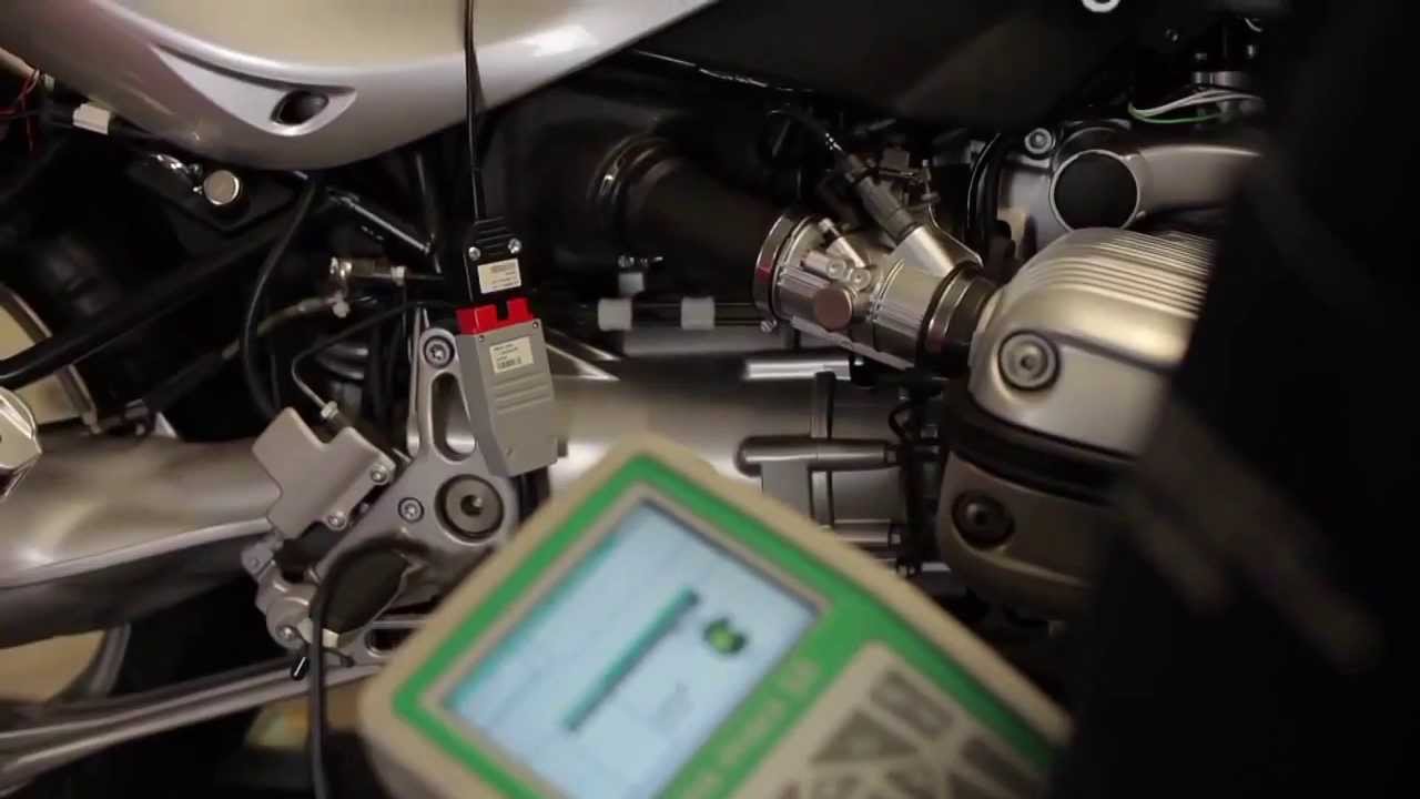Kleinmotorrad und Fahrradmechaniker