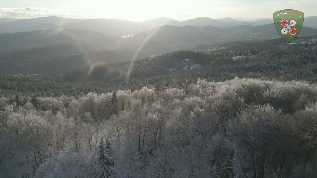 Lot dronem nad południowym stokiem rezeratu przyrody Kamionna