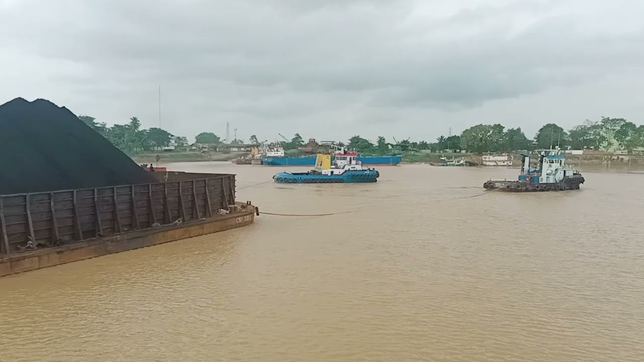 Tarik tongkang kandas menggunakan 2 kapal zonk juga😓#kapal #ponton #tugboat #pejuangrupiah 