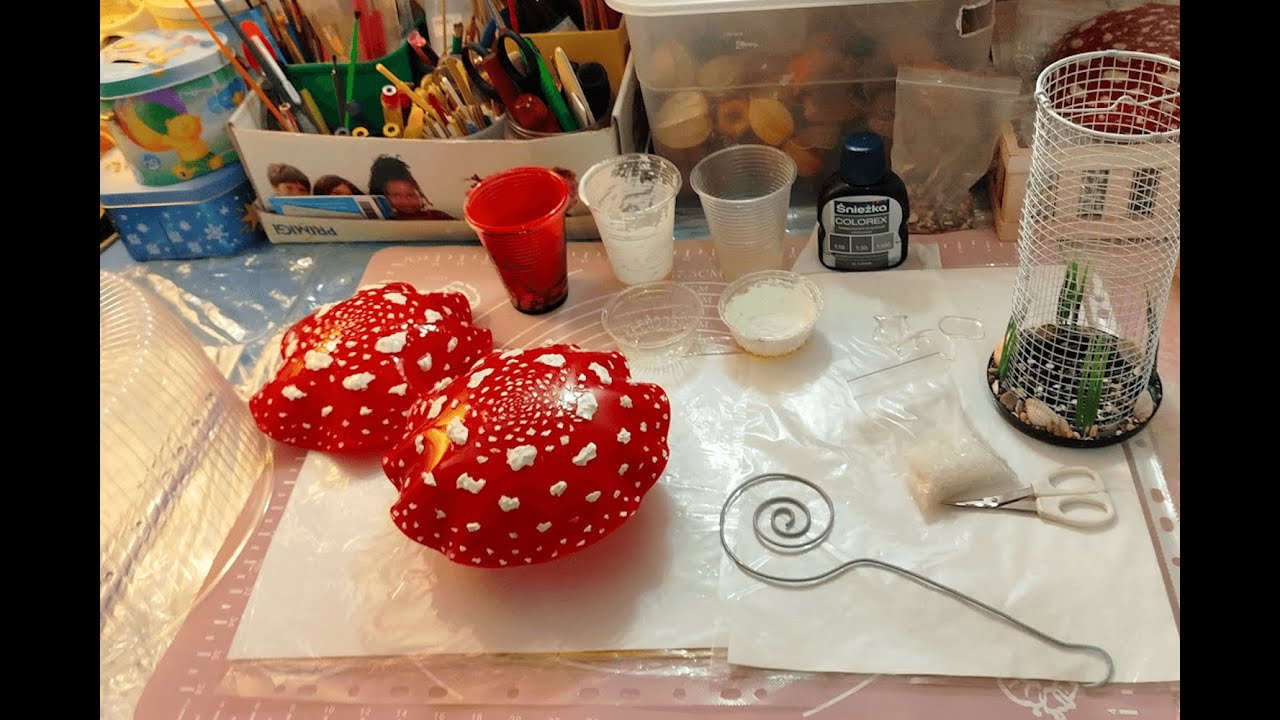 Большая шапочка мухомора своими руками. Крышки для сетчатых садовых кормушек