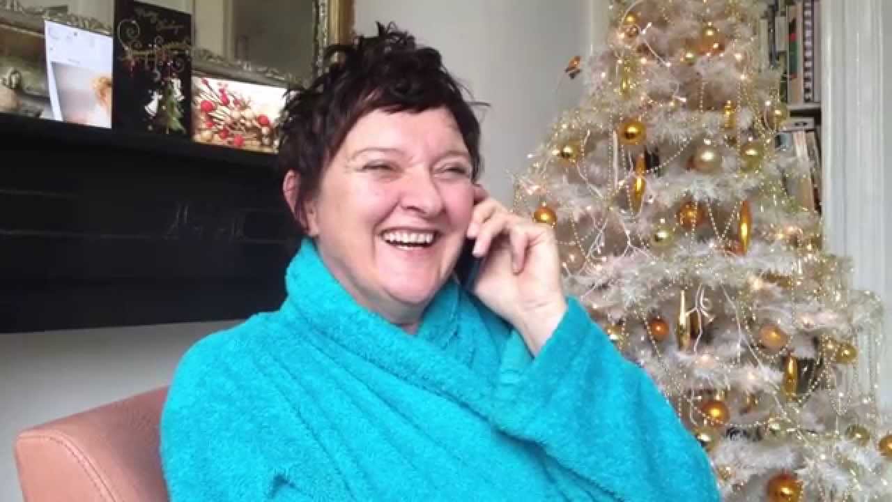 Loes heeft de kerstkaarten de deur uit.
