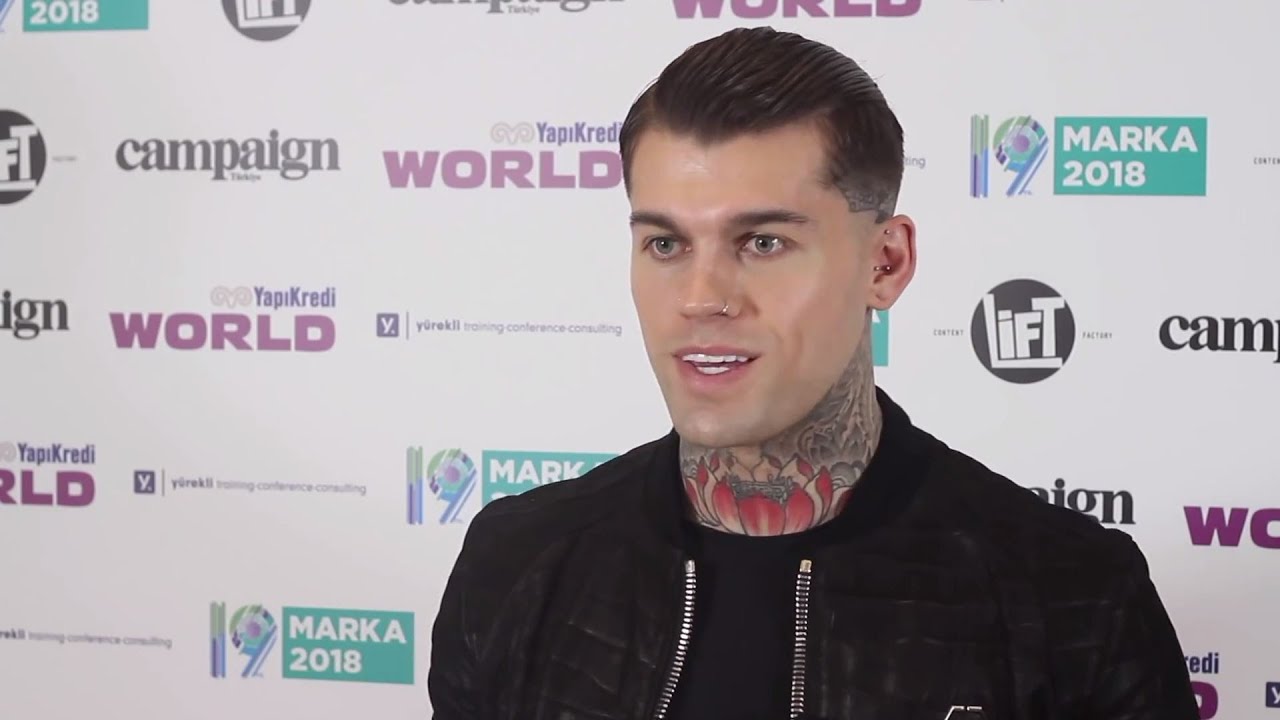 СТИВЕН ДЖЕЙМС | whoiselijah | Интервью с Brand Conference 2018 (с испанскими субтитрами)