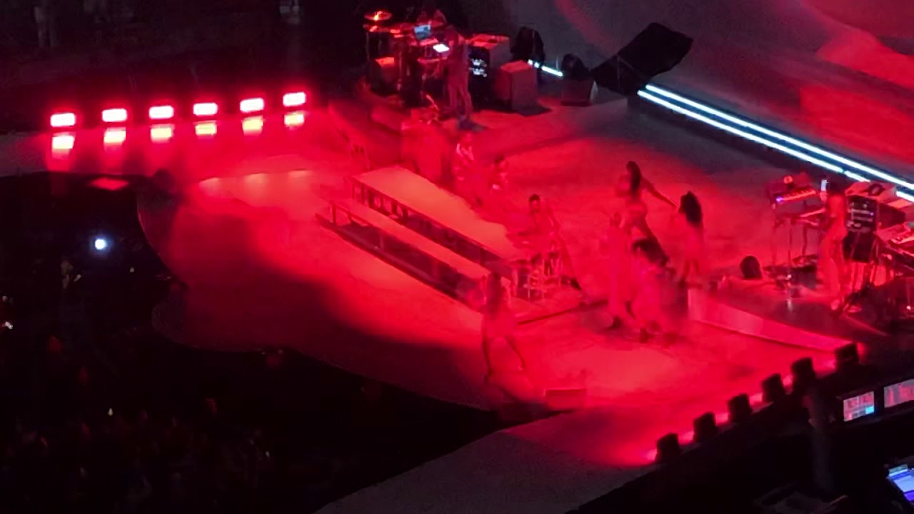 ARIANA GRANDE - BAD IDEA / BREAK UP W/ YOUR GIRLFRIEND (LIVE in MIAMI) 11/27/2019