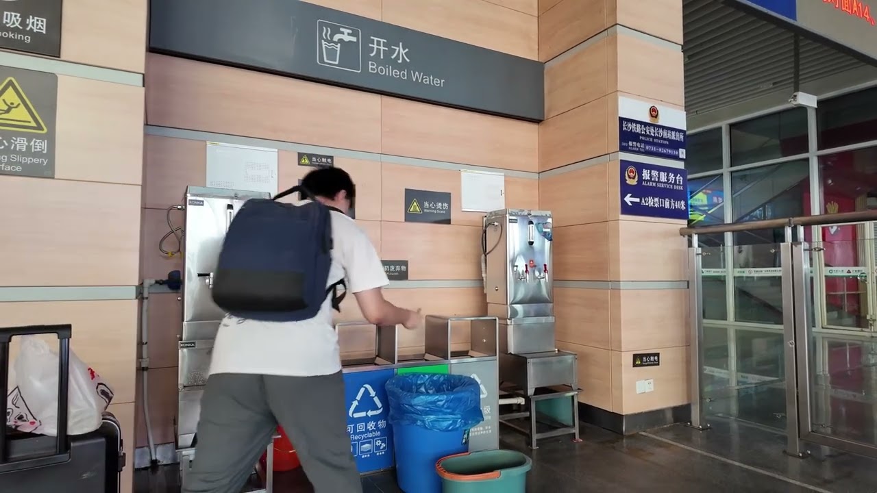 Walking Tour of Changsha South Railway Station - Metro, Security Check, Waiting Hall & Boarding | 4K
