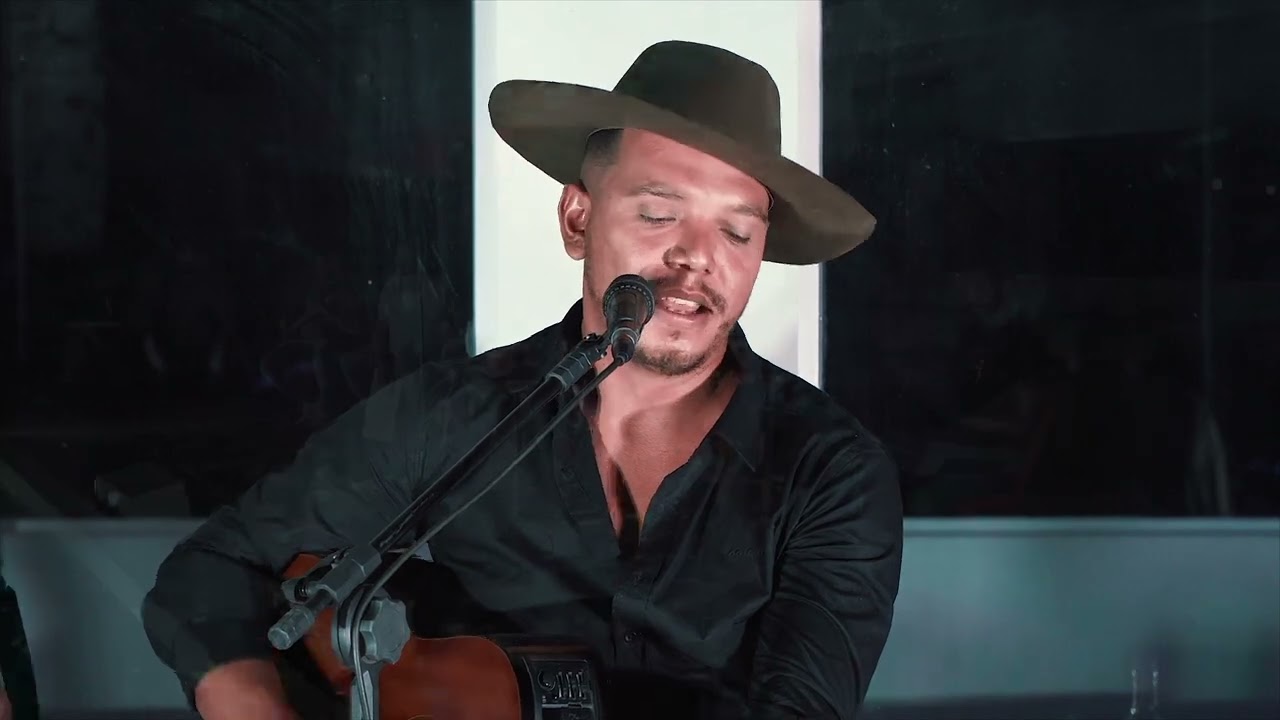 Fernando Leal Ac&uacute;stico na MM(DVD-EP) Pout-porri - Que era Eu- Declara&ccedil;&atilde;o de Amor- Tentativas.
