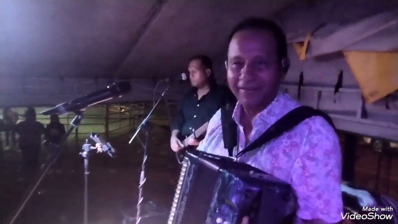 NENITO VARGAS EN VIVO TEMA CLASICO DE DICIEMBRE... 