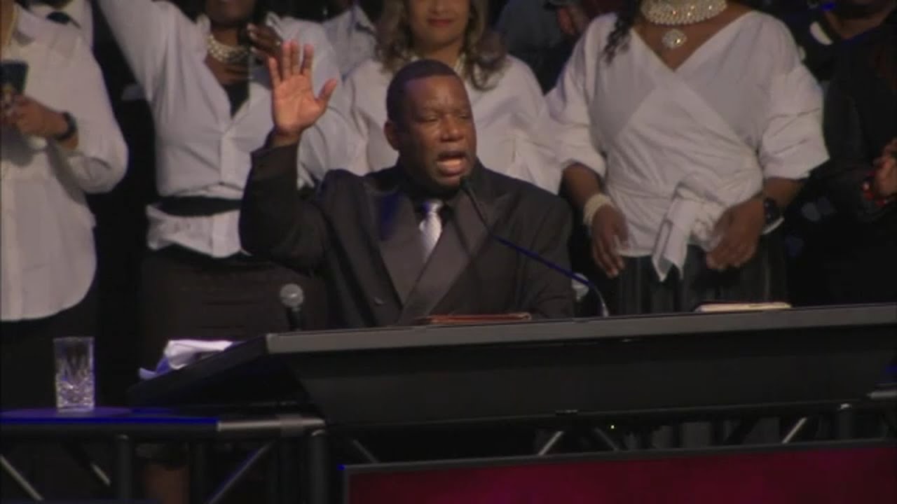 Rev. James Meeks delivers last sermon at Chicago's largest African American church after 38 years