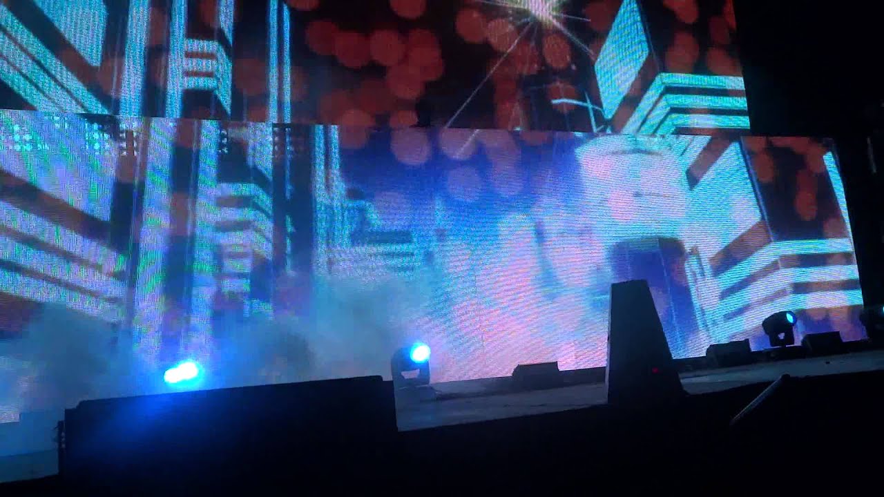 Zedd - Follow You Down/Reload/Safe and Sound/Save the World (Live @ Foro Alive Monterrey 2013)
