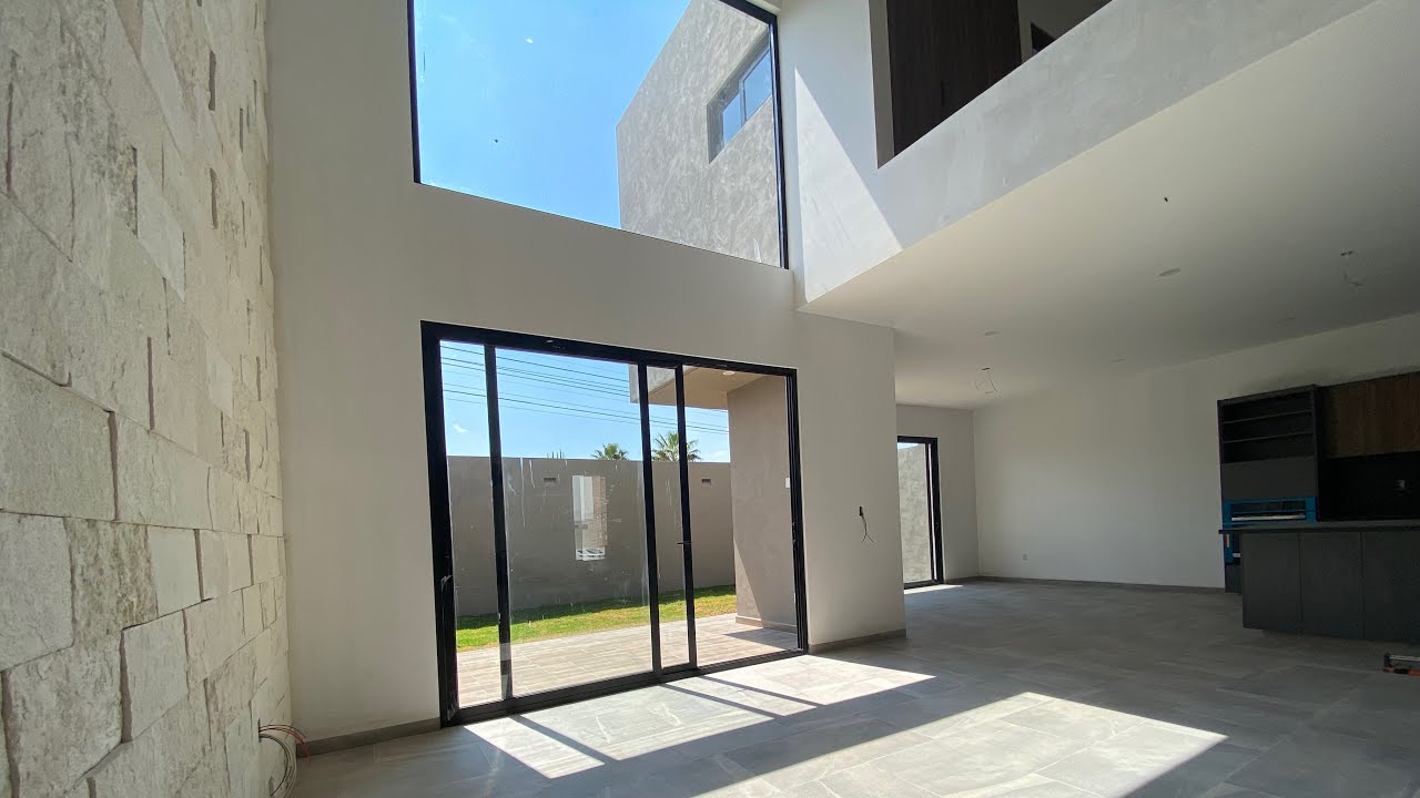 CASA en VENTA dentro de LOMAS DE JURIQUILLA
