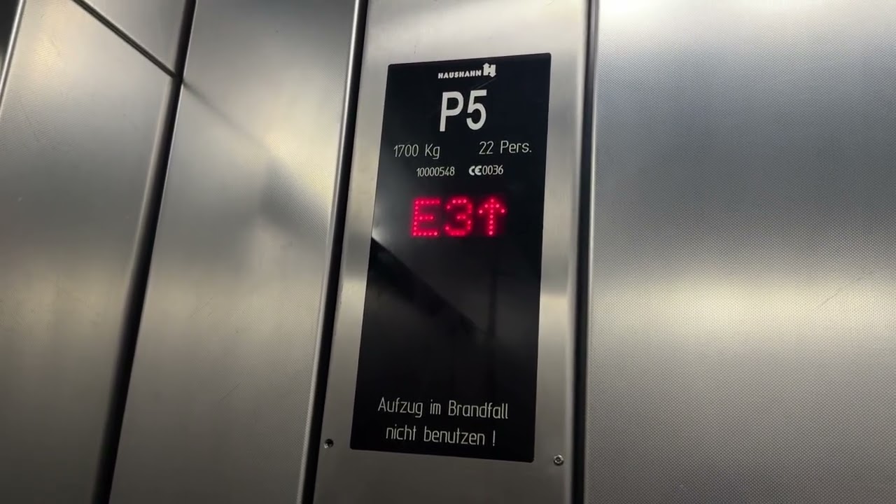 Haushahn Aufzug im Terminal 3 am Stuttgart Airport