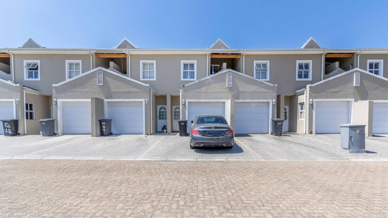 FOR SALE | R1,600,000 | 3 Bedroom Duplex Townhouse in Security Complex | Paarl South