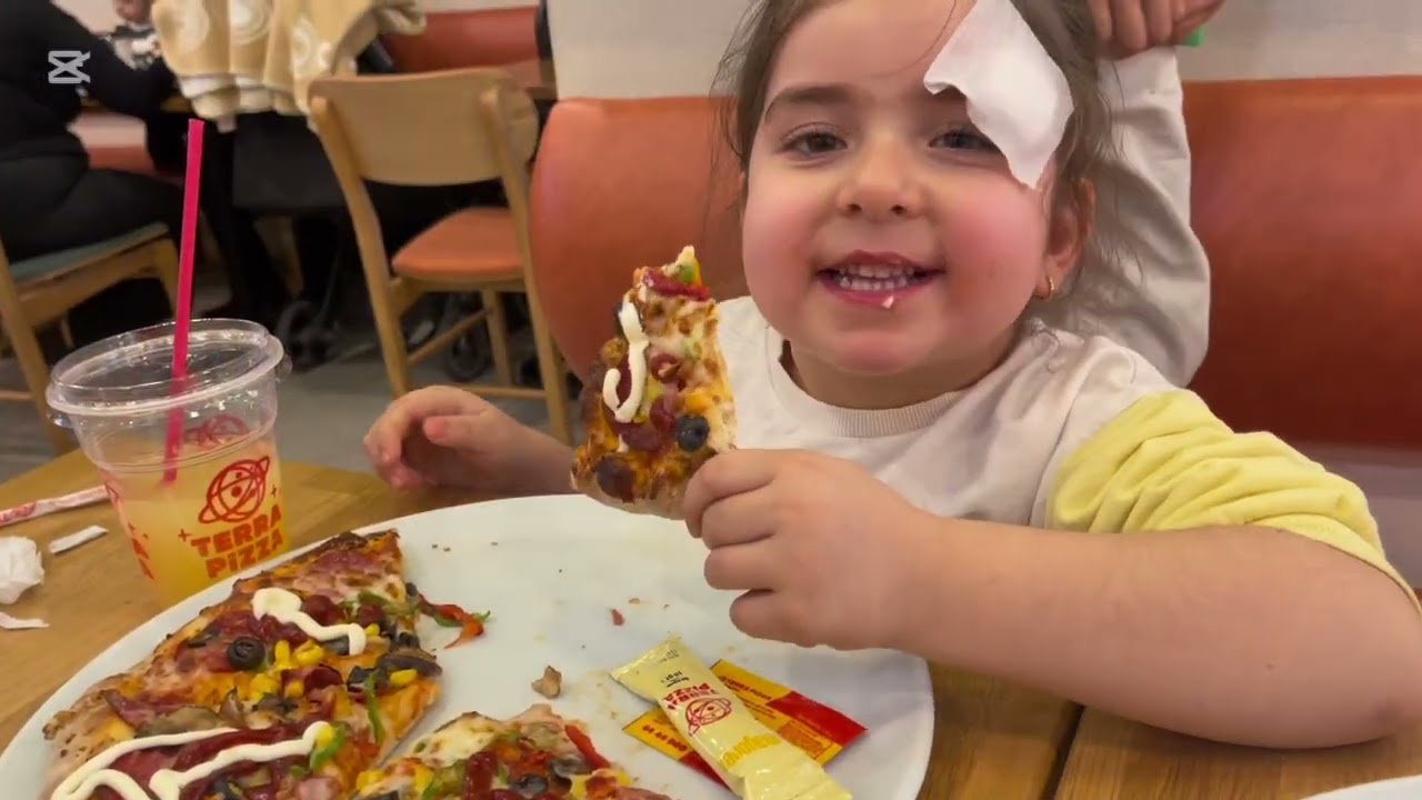 Okuldan sonra pizza kaçamağı yaptık🤭 #pizza #okul #avm #ailevlog #reels #keşfet #keşfetbeniöneçıkar 