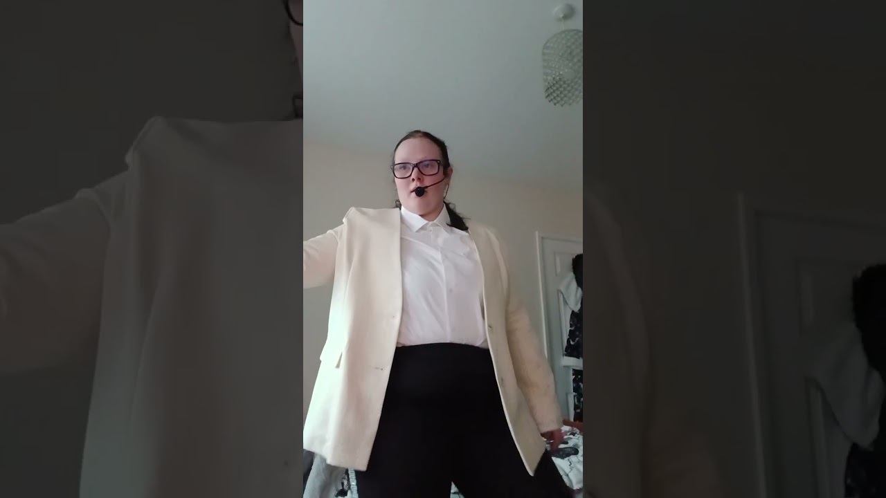 Hi everyone its melissa i am practising to be a michael jackson impersonator