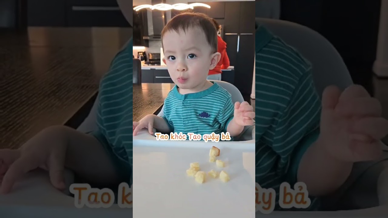 My older son can eat by himself #2dads #baby #surrogatejourney #dailyvideoblog #gaycouplevlogs
