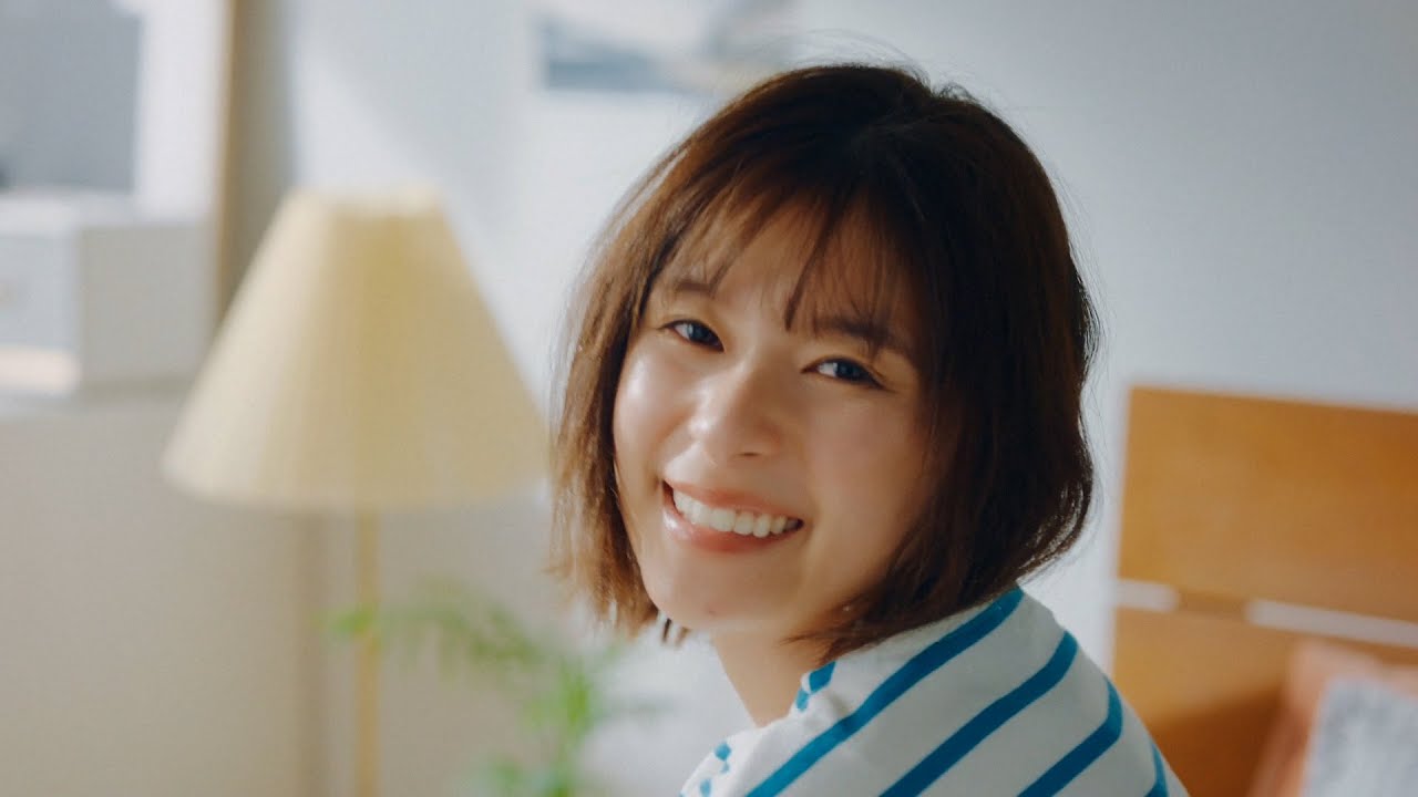 芳根京子、寝起き姿からおめかしモードまで、シーン別でオシャレを楽しむ姿に注目！　ROPÉ PICNIC 2023SS「もっと、楽しくなる方へ。」篇