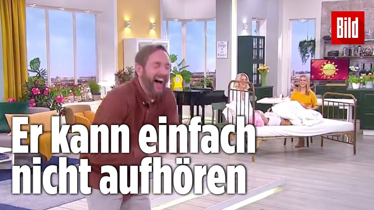 Live im TV: Moderator bekommt w&auml;hrend der Sendung einen irren Lachanfall