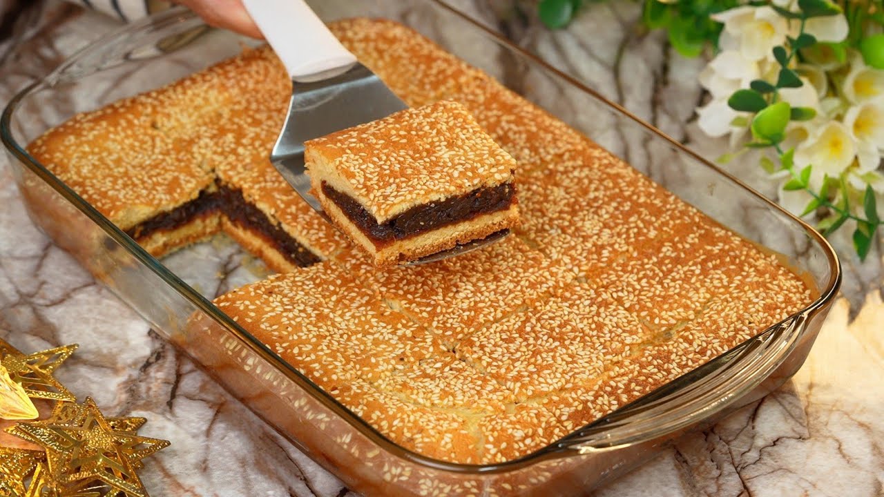 يتحبوا المعمول 🥮 بدون زبدة ولا سمن كيك شتوي محشي تمر بطريقة سهلة 👌🏻 والنتيجة رهيبة لازم تجربوها
