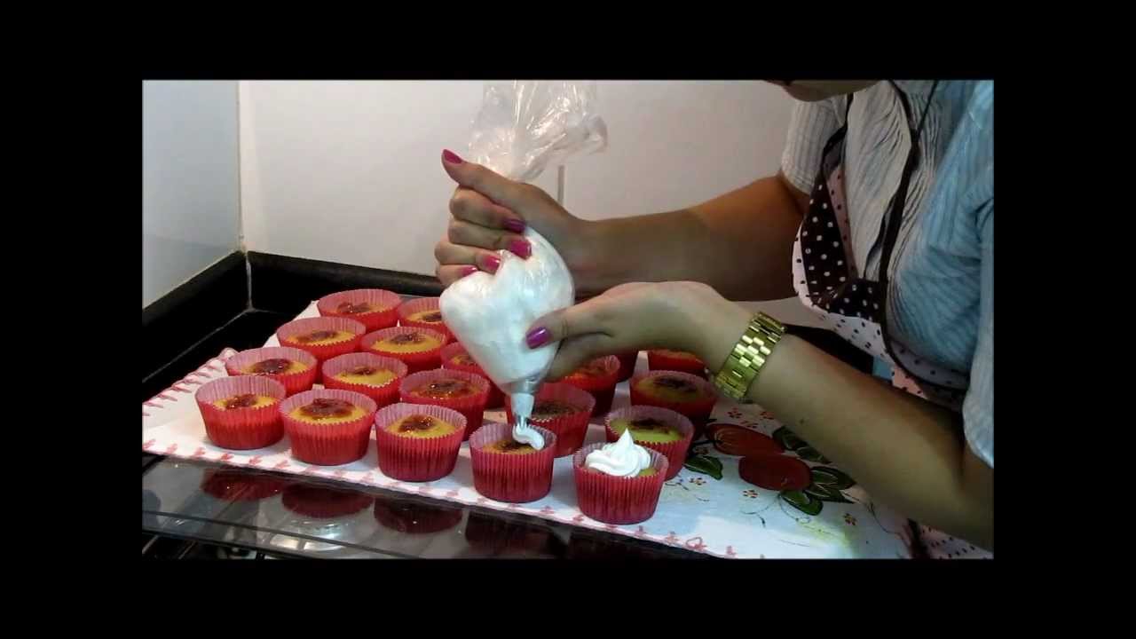 CupCake de Baunilha com Morango e Chantili - Passo a Passo