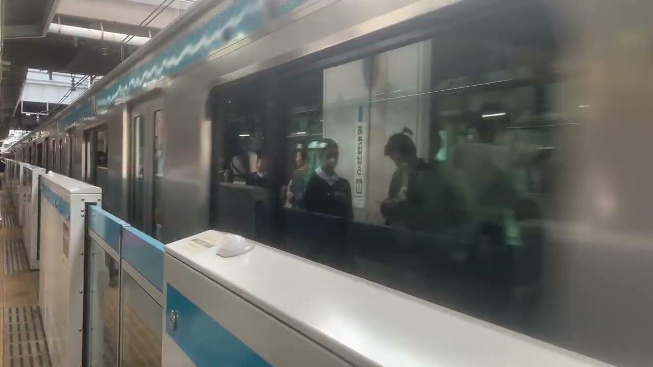 01MAY2023 JR East Keihin-Tōhoku Line E233-108 at Akihabara Station