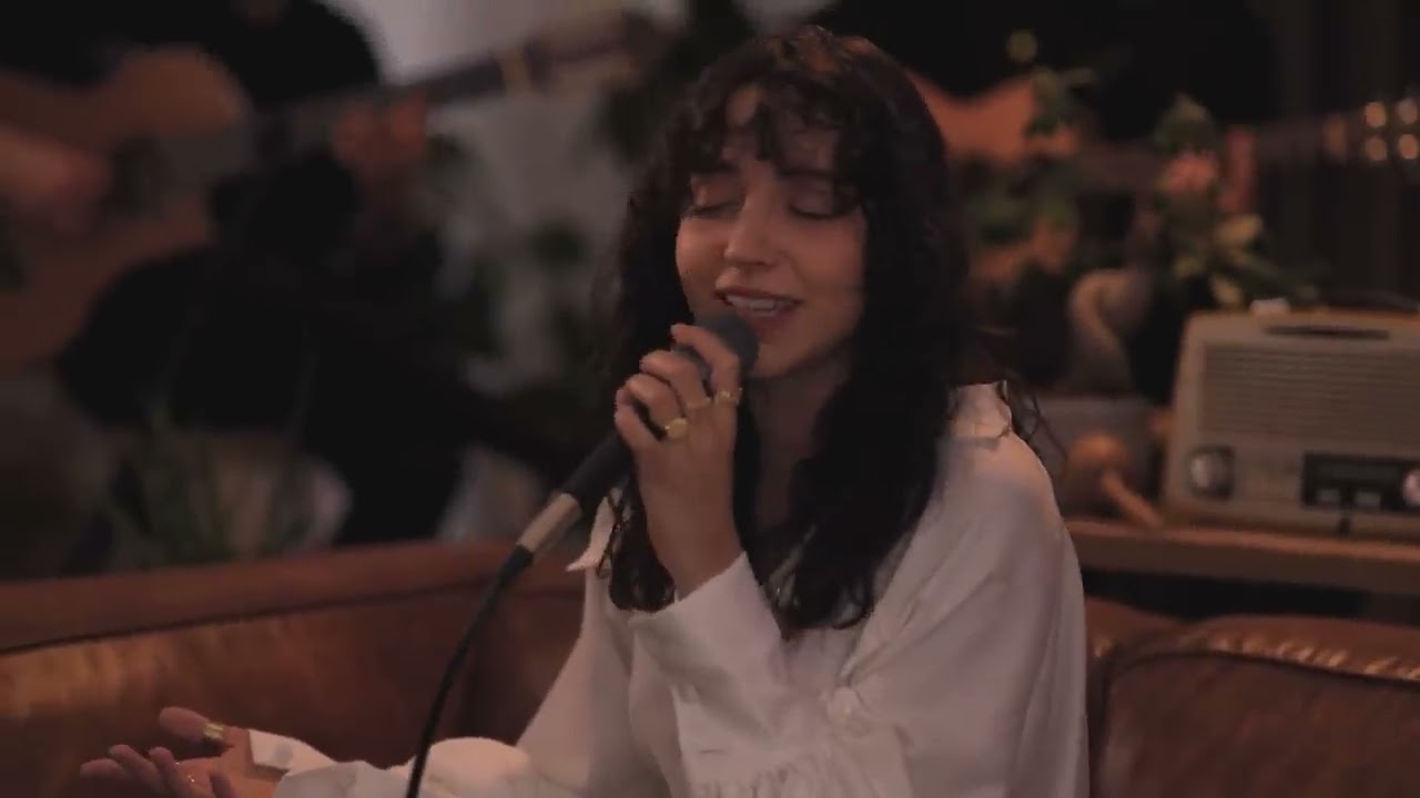Eksik Bir Şey (Akustik) - Zeynep Bastık