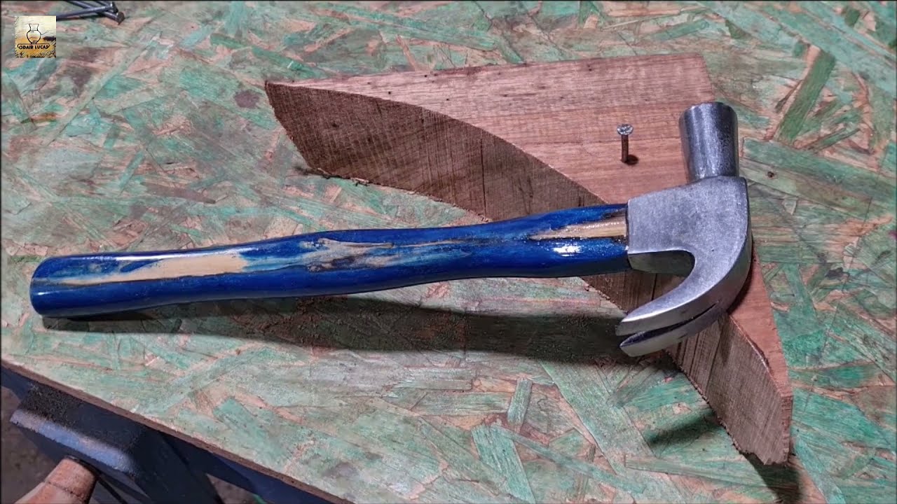 the old hammer in transformation  // O martelo velho em transformação