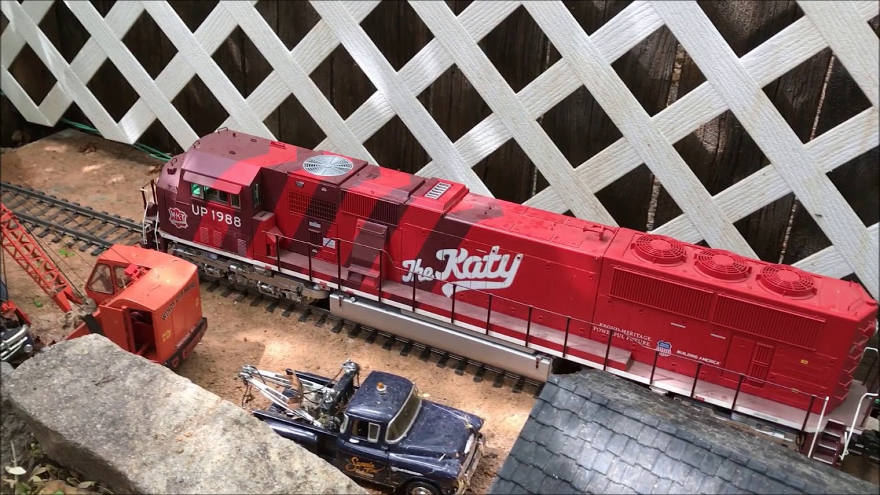 USA Trains SD70 Locomotives Pull Modern Freight on a Garden Railway G Scale Gartenbahn