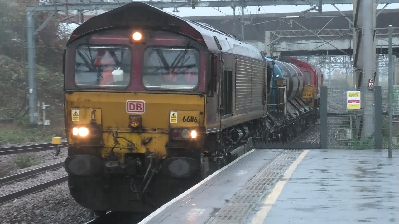 Fantastic Busy Wet Cold Morning At Nuneaton Freight/Passenger/LightLocos/Treatment trains 12/11/25