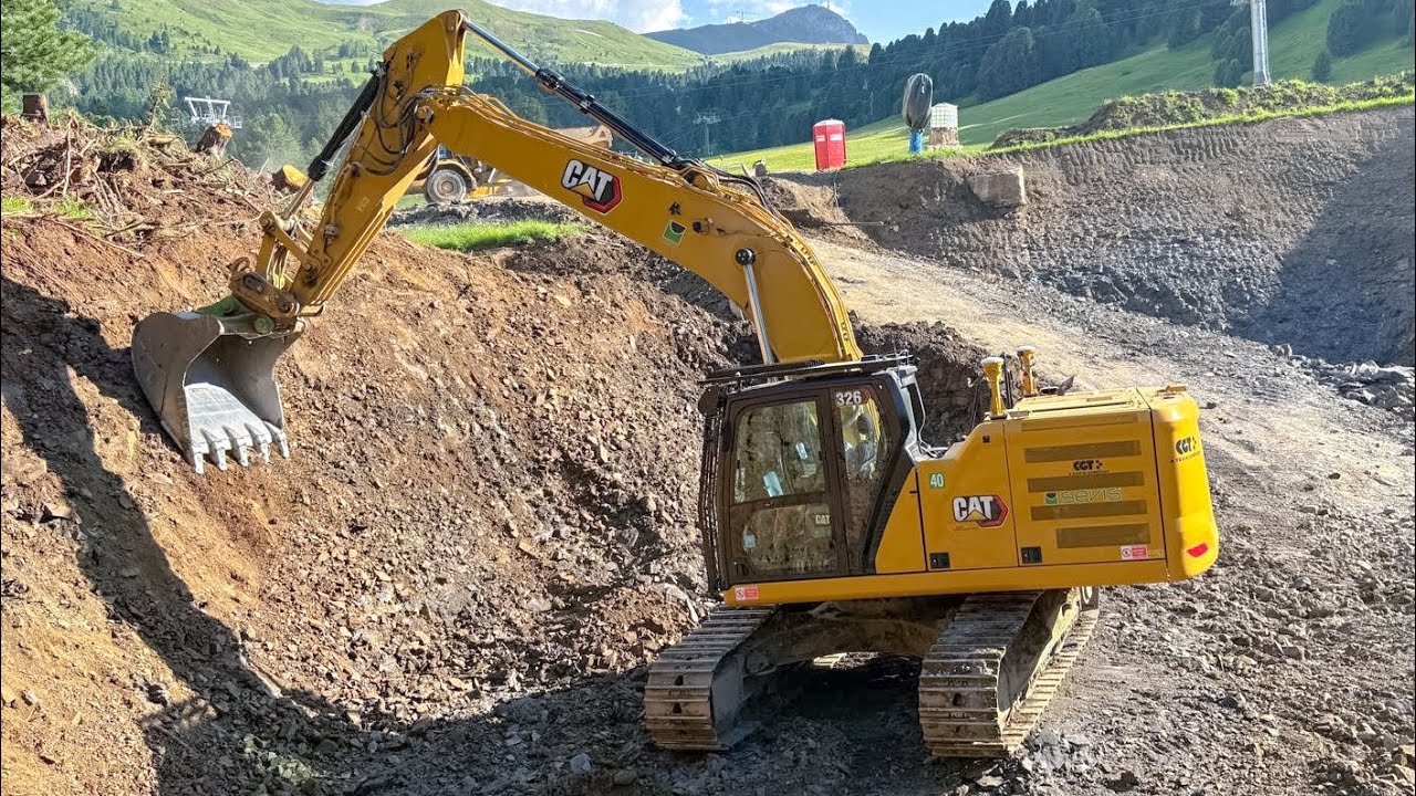 SCAVO per VASCHE d’ACCUMULO ACQUA 🚧 CATERPILLAR 326 + CATERPILLAR 730 ⚠️ #excavator #escavatore 