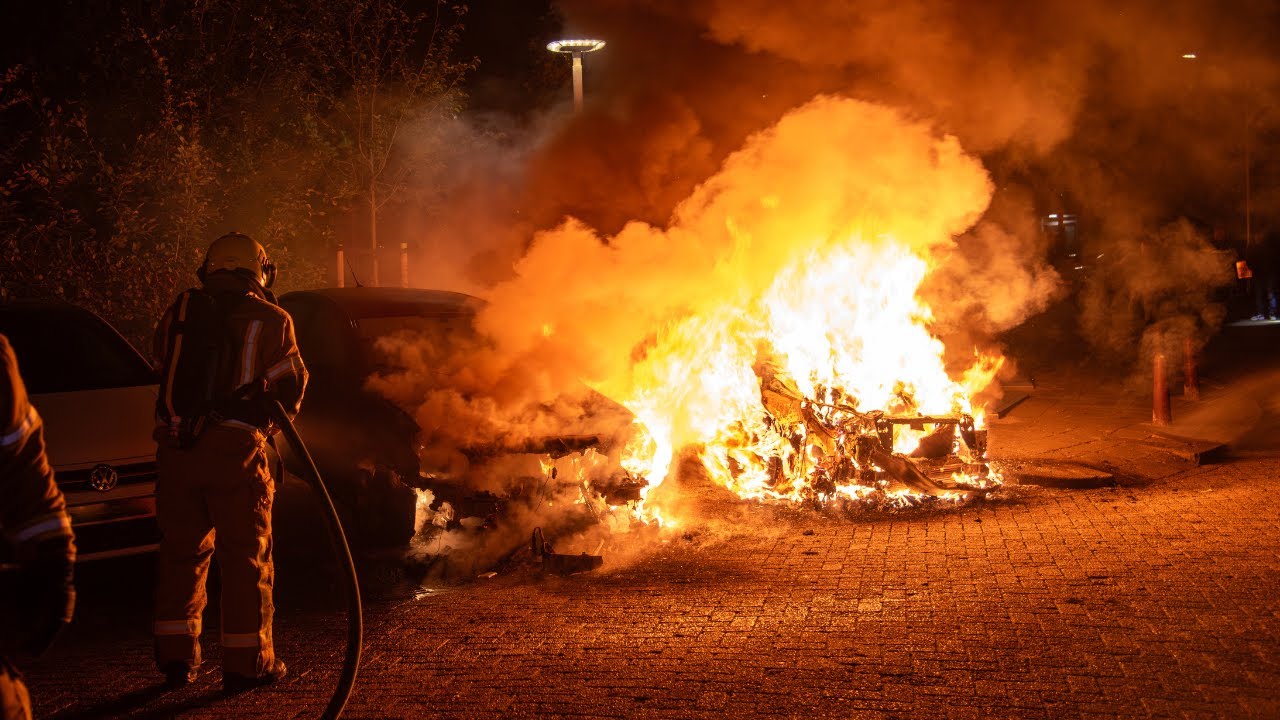 Twee auto’s verwoest door brand in Chirurgijnstraat Gorinchem
