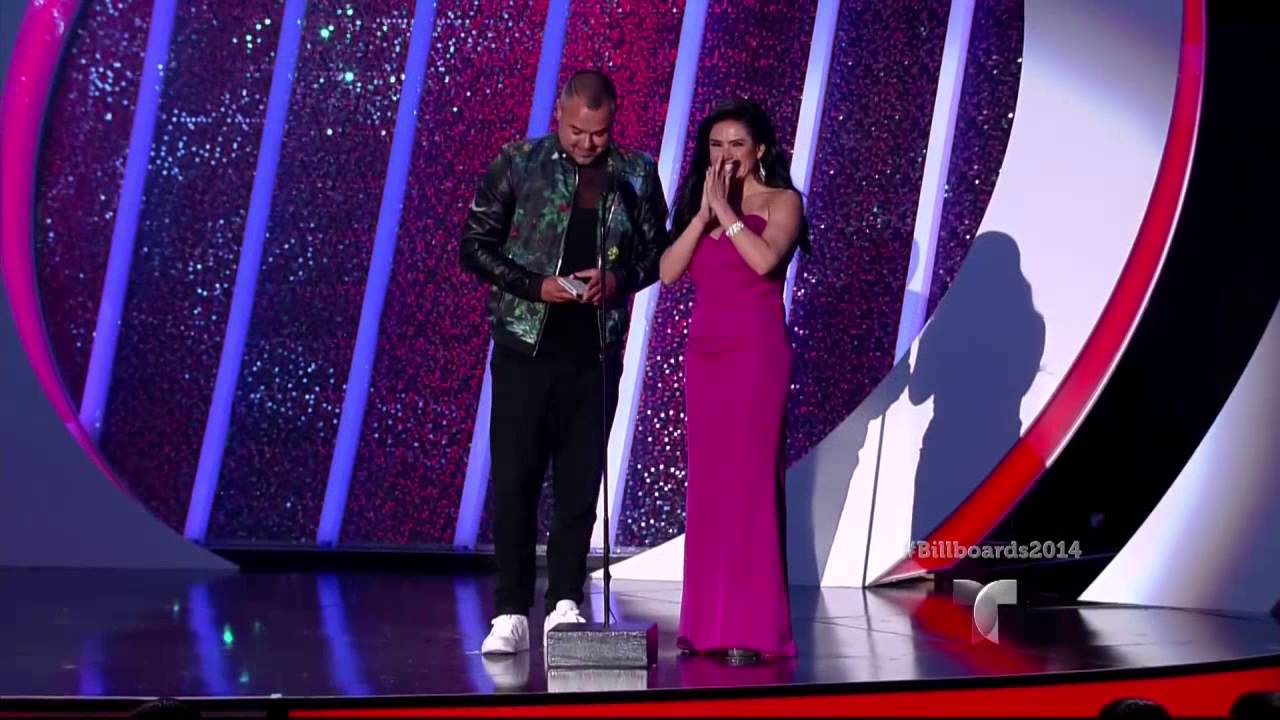 Enrique Iglesias Wins Hot Latin Song Of The Year,Vocal Event | Billboard Latin Music Awards 2014