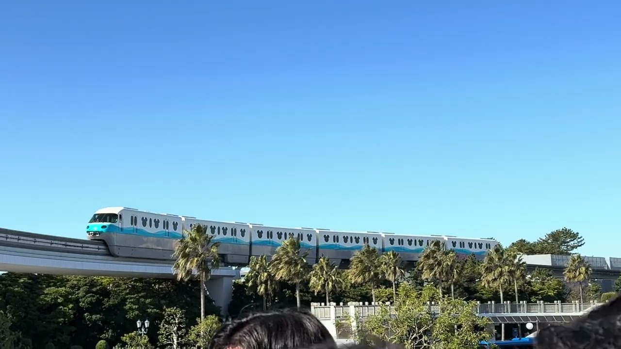 リゾートゲートウェイステーション駅付近にてディズニーリゾートライン100形第3編成　2026年3月14日撮影