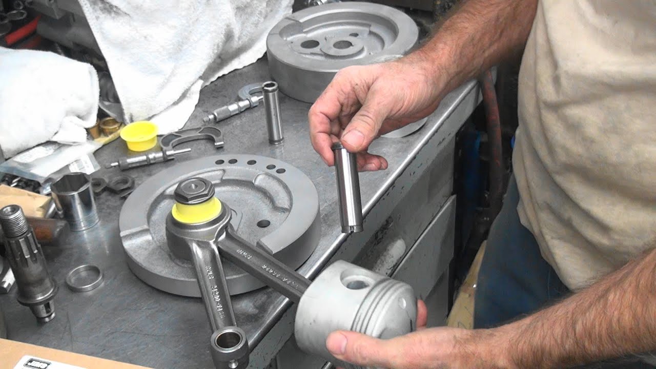 #105 1965 panhead 74ci lower-end motor rebuild flywheel cylinder honing FL FLH harley tatro machine