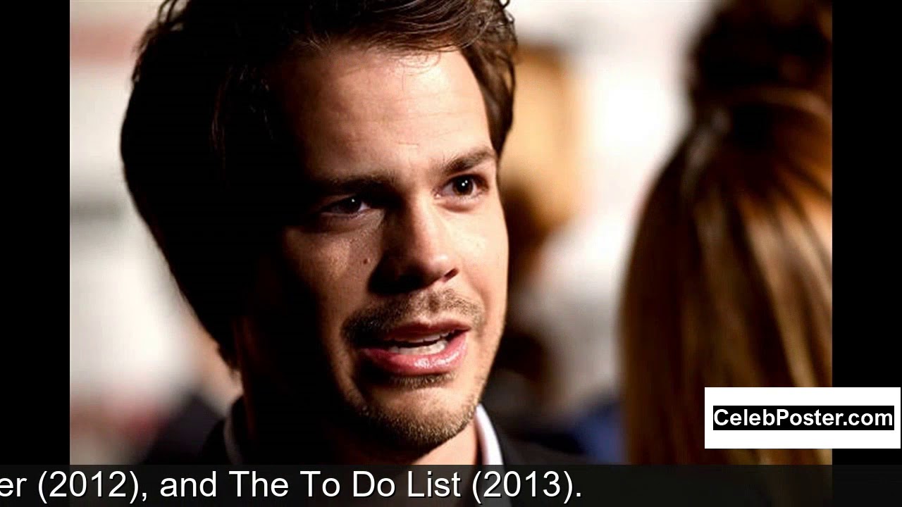 Johnny Simmons biography