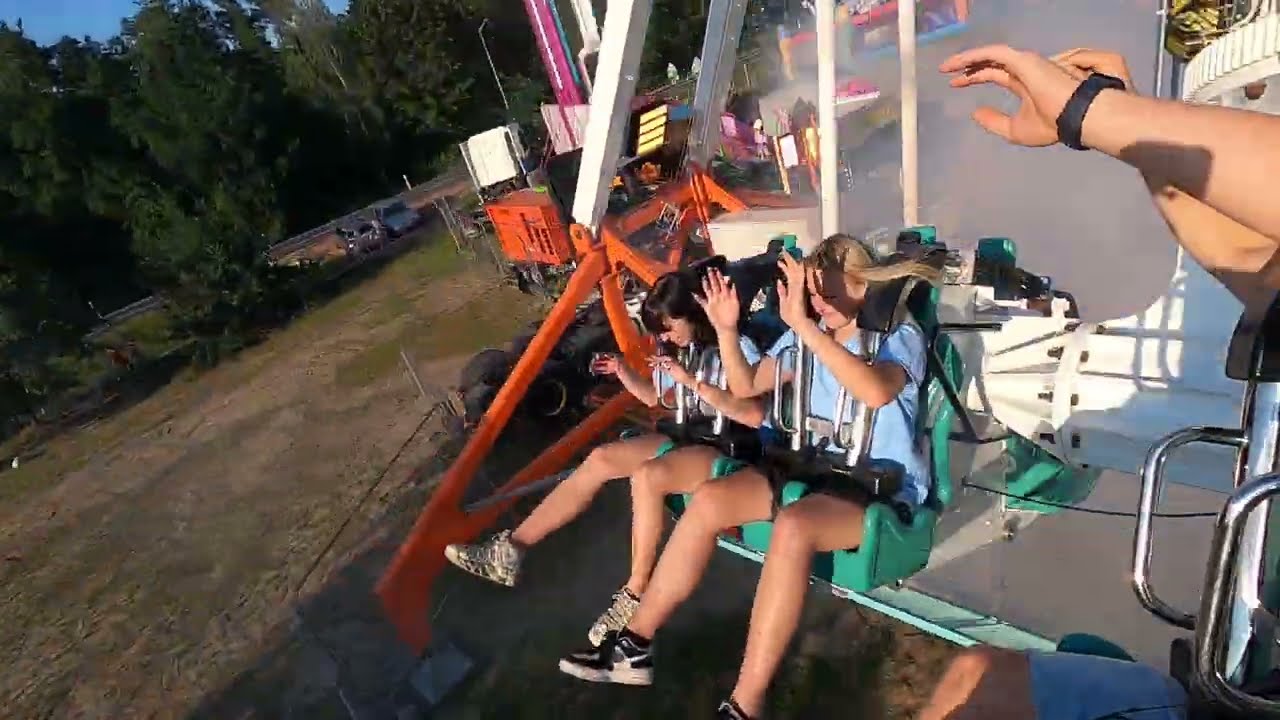 Karuzela Summer Looper (Lunapark Madness) On ride 1 - Sława - Lipiec 2024