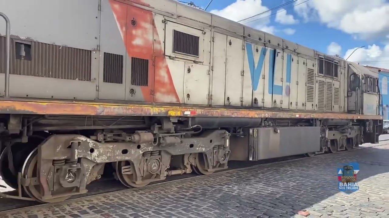 VL! - Corredor Minas-Bahia - Trem serpenteando rua de São Félix-BA