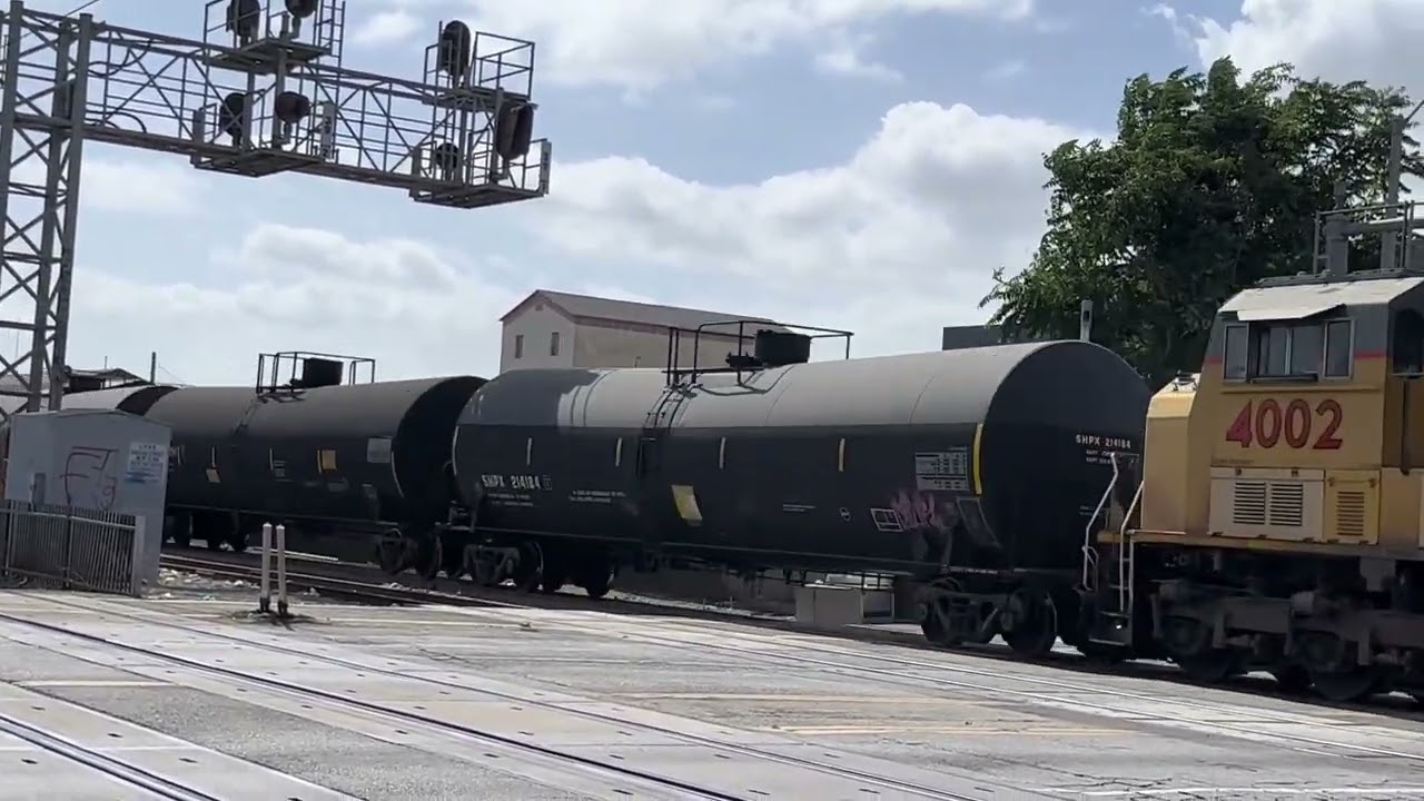 4591 UNION PACIFIC EL SEGUNDO LOCAL FREIGHT TRAIN IS PASSING BY AT 1:04 PM. :) #fyp #foryoupage 