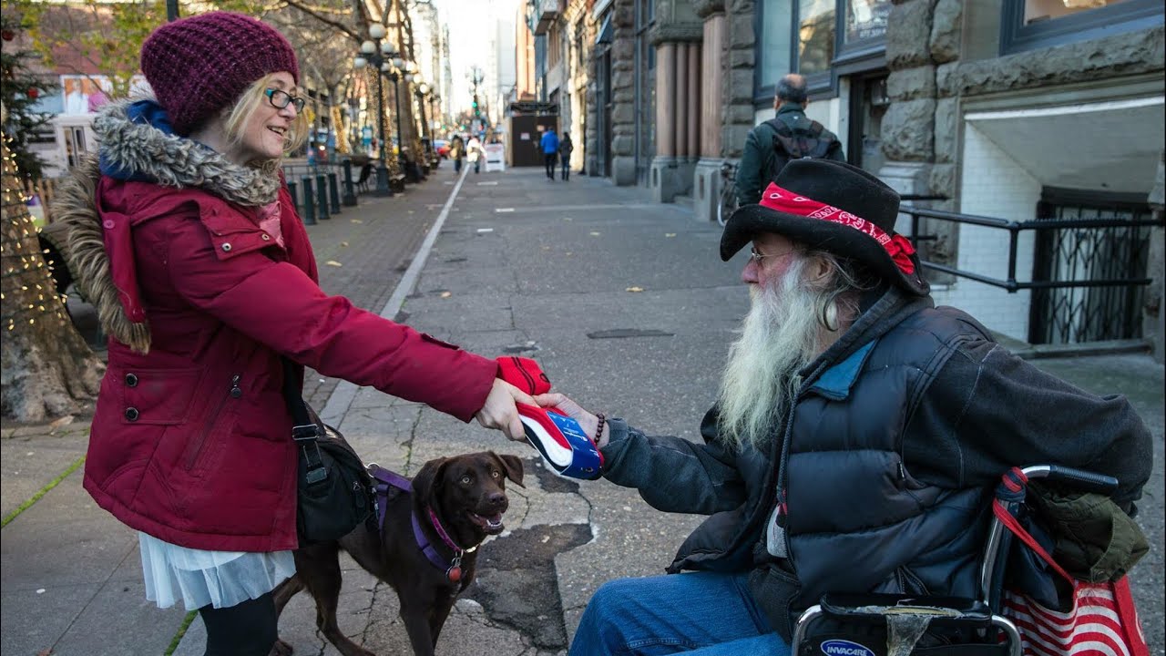 A HOMELESS WOMAN Shows Us Why It Feels Good to Give (+ Seattle's tent cities/tiny homes)